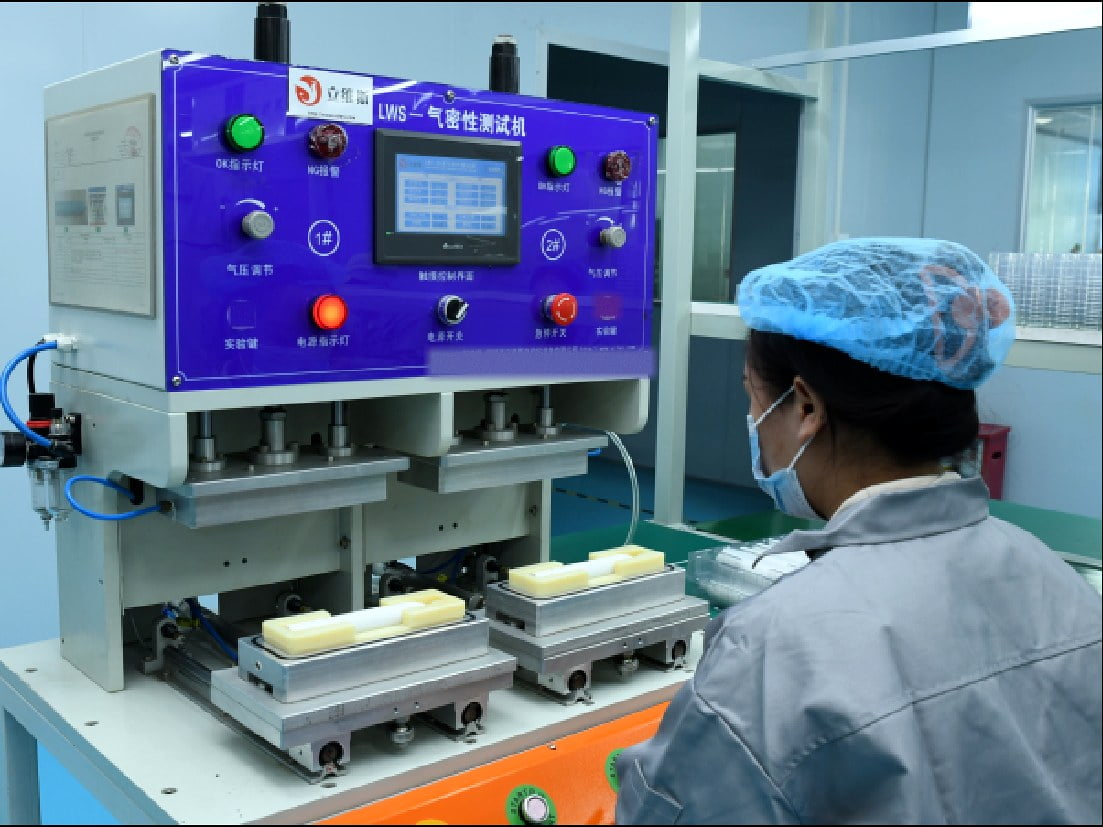 Air-tightness leak testing machine with dual test fixtures