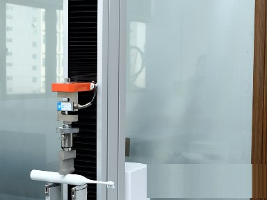 Electronic universal tensile tester set up with an oral-care product